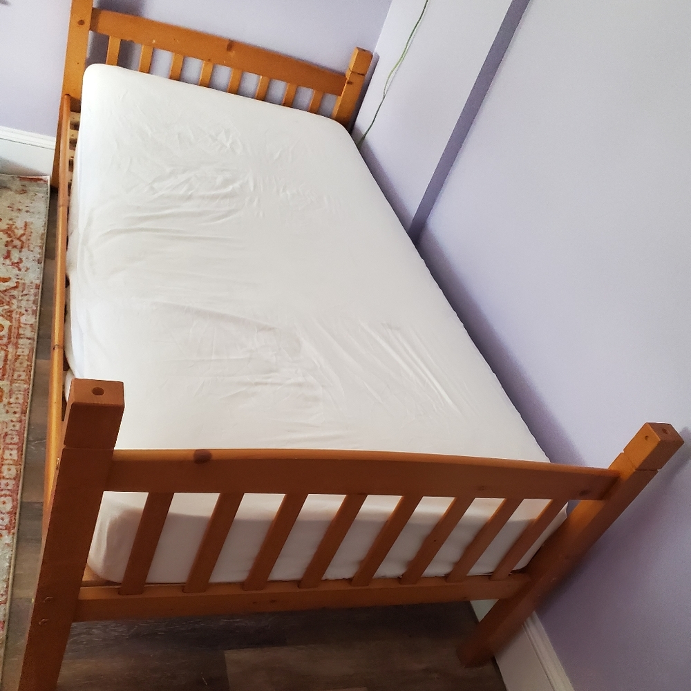 Twin beds/ bunk bed